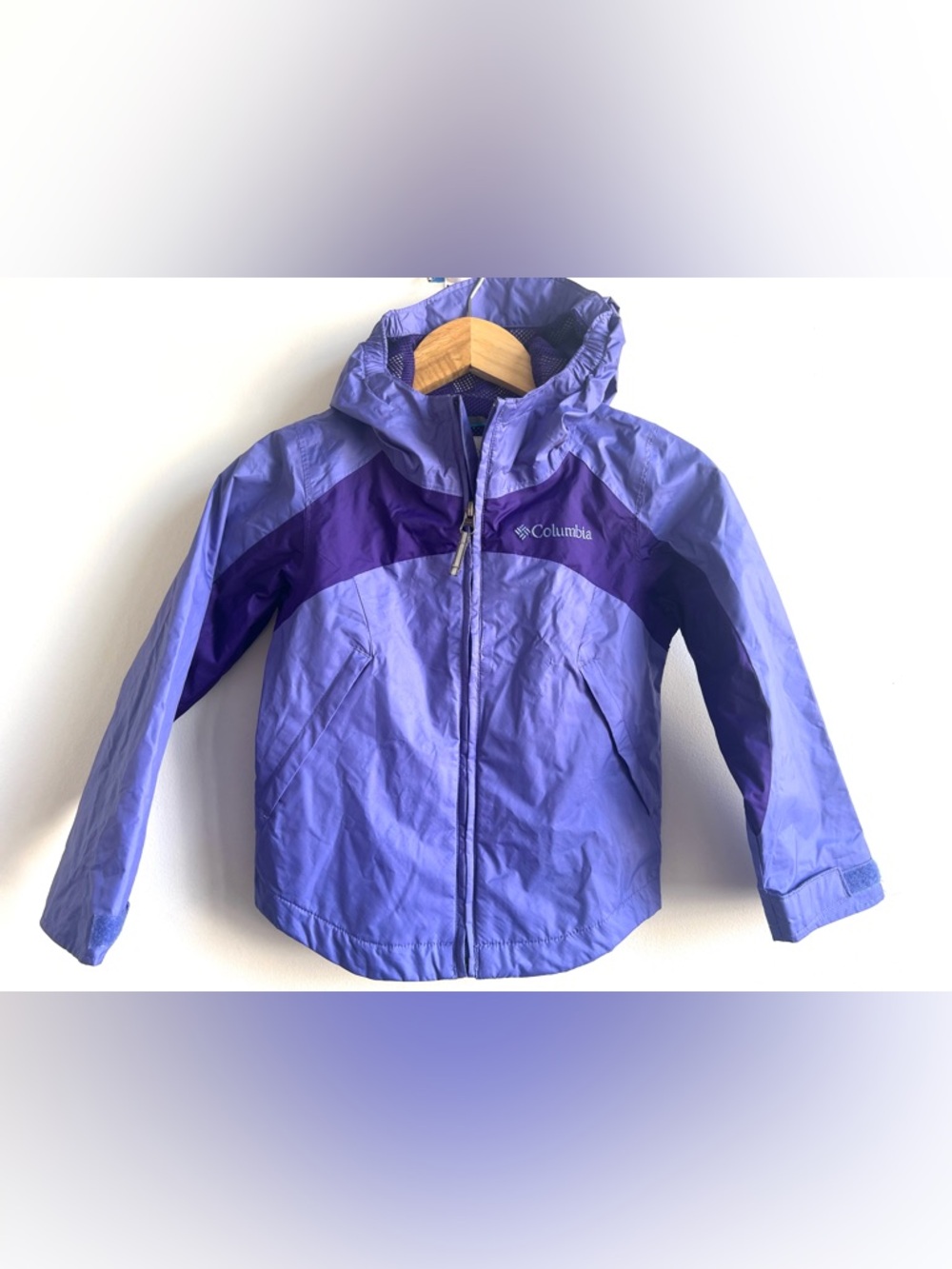 Columbia Girls' Lavender and Deep Purple Hooded Rain Jacket 4/5 Gorpcore